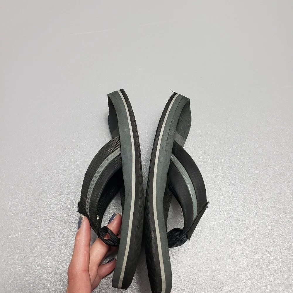 Boys wave zone flip flops size 13